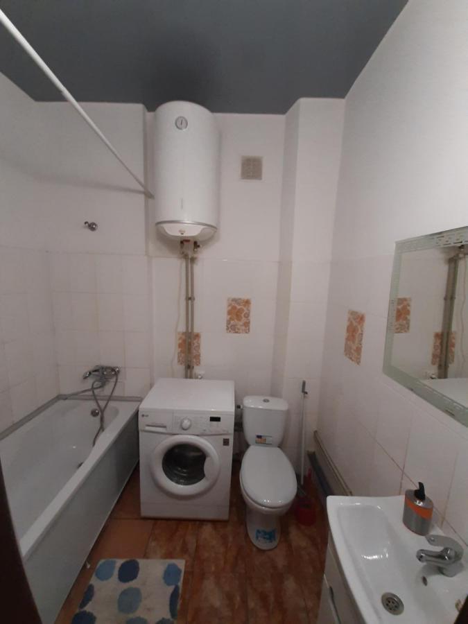 Apartment 2 Bed Rooms Near Aristokrat Zaporizhia Extérieur photo