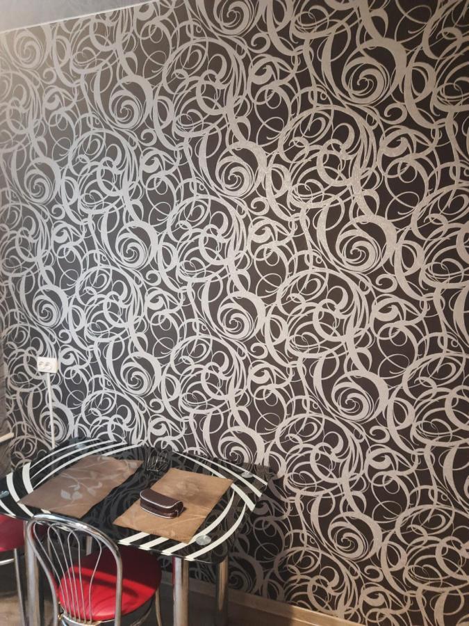 Apartment 2 Bed Rooms Near Aristokrat Zaporizhia Extérieur photo
